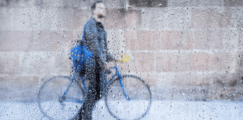 Check weather conditions cyclist