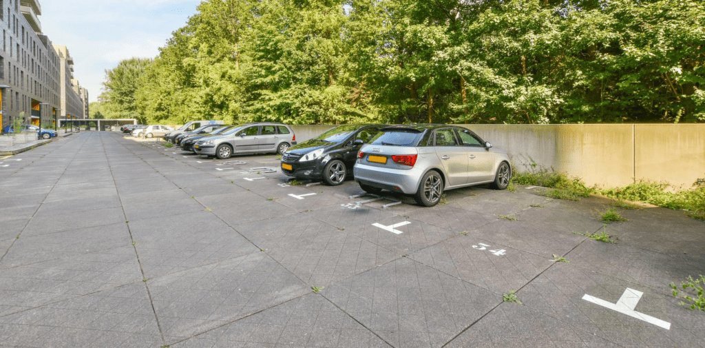 Passing Parked Cars - Who Has Priority