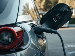 4 Safety Tips to Avoid Accidents While Driving Electric Vehicles